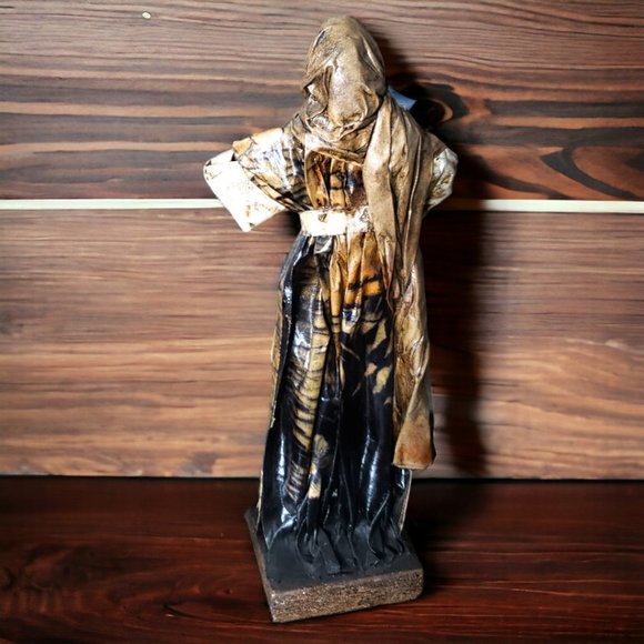 Paper Mache Mexican Folk Art - Peasant Woman Standing Holding Clay Pot - Picture 5 of 7